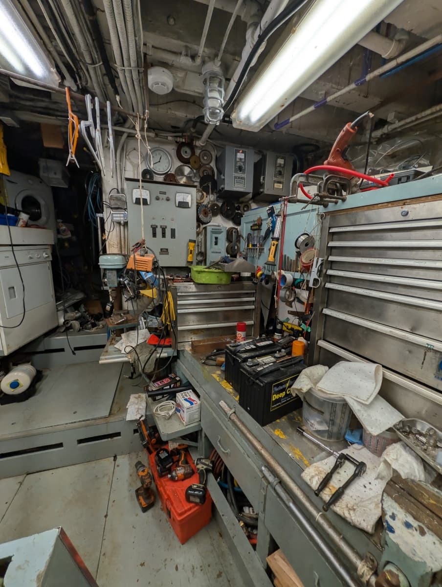 1941 Custom Armstrong Bros. Custom Wooden Trawler Liveaboard Vessel - Photo 68
