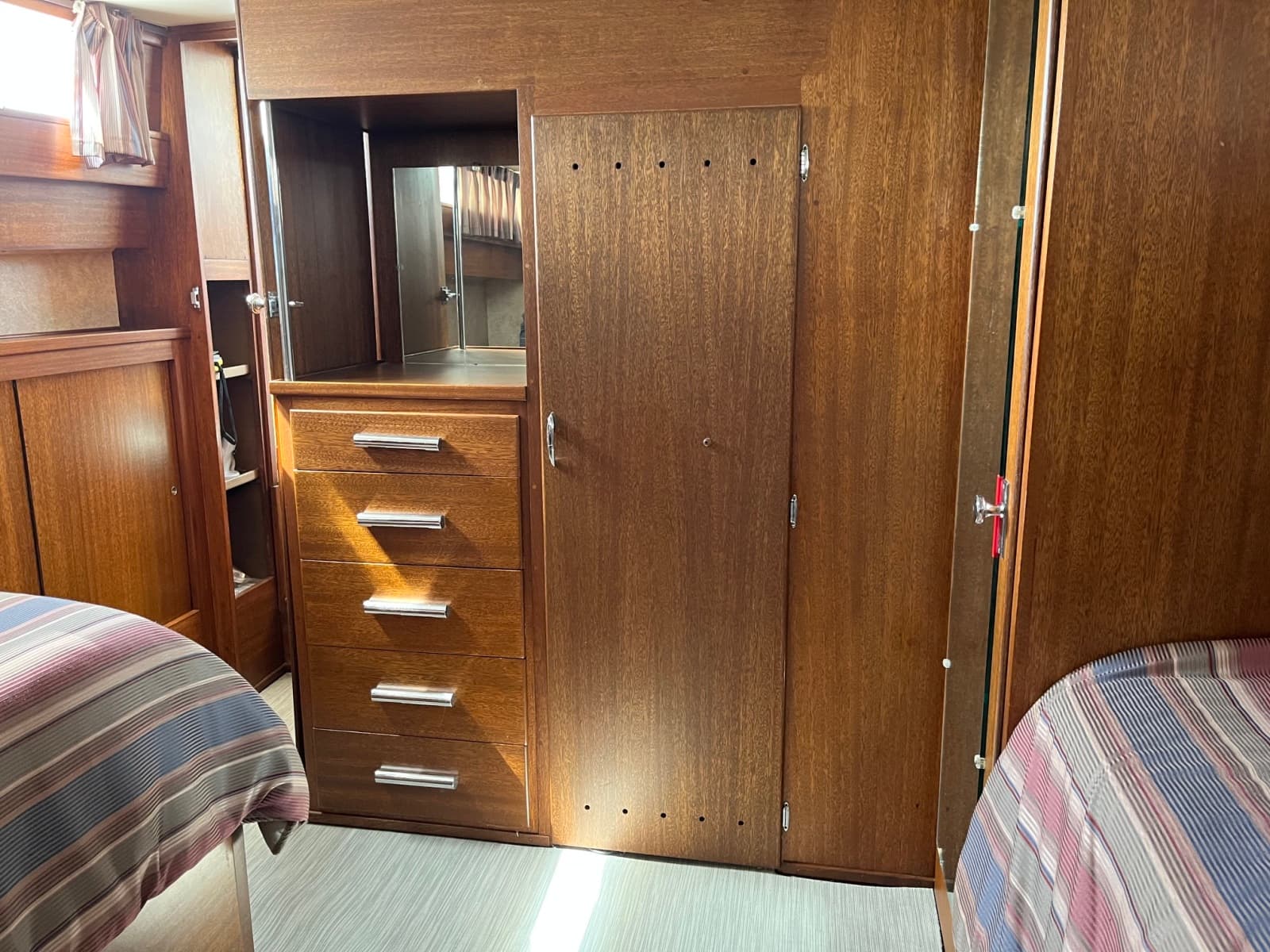 1967 Chris-Craft Constellation - Photo 15