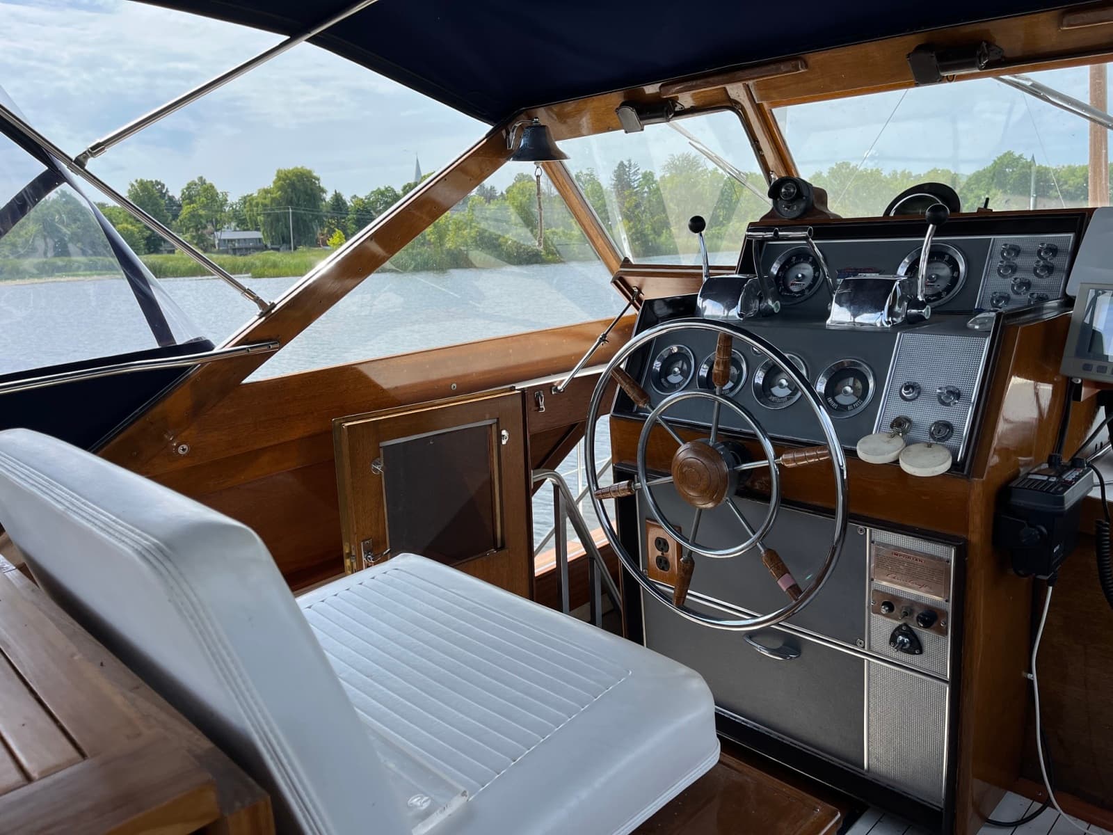1967 Chris-Craft Constellation - Photo 10