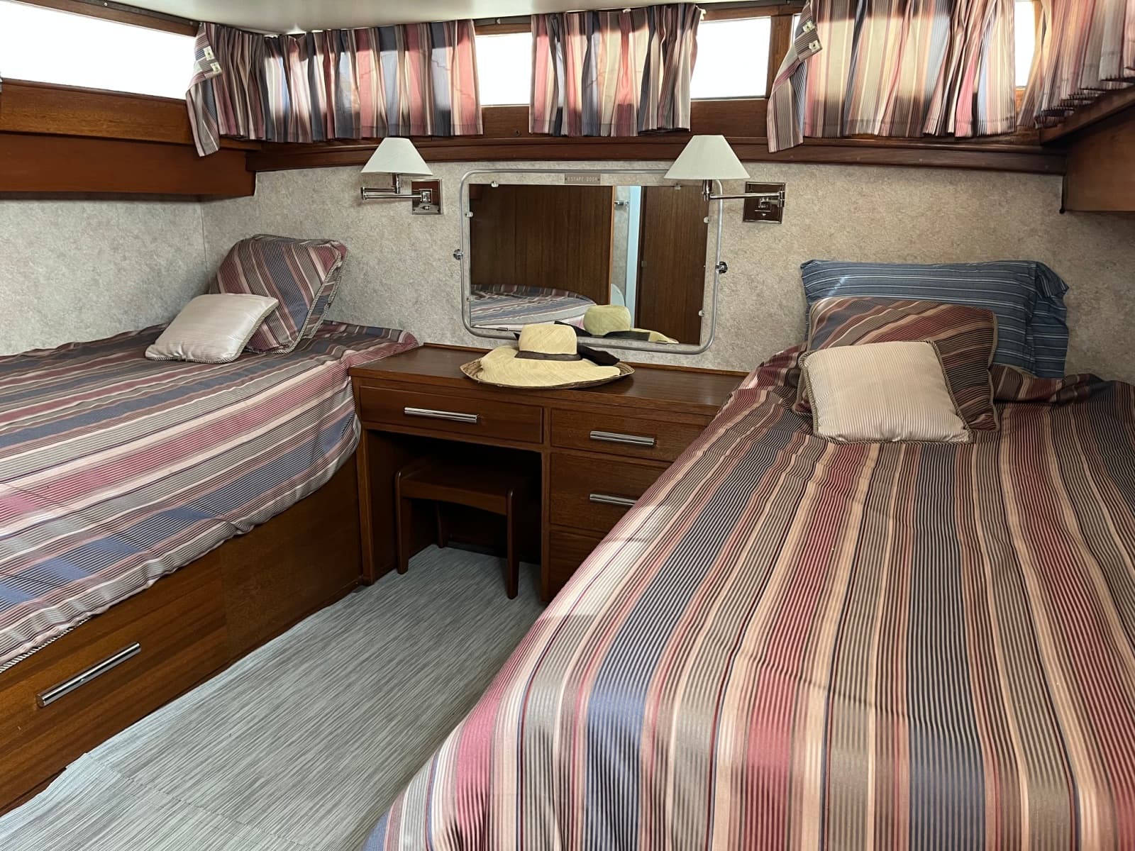 1967 Chris-Craft Constellation - Photo 14