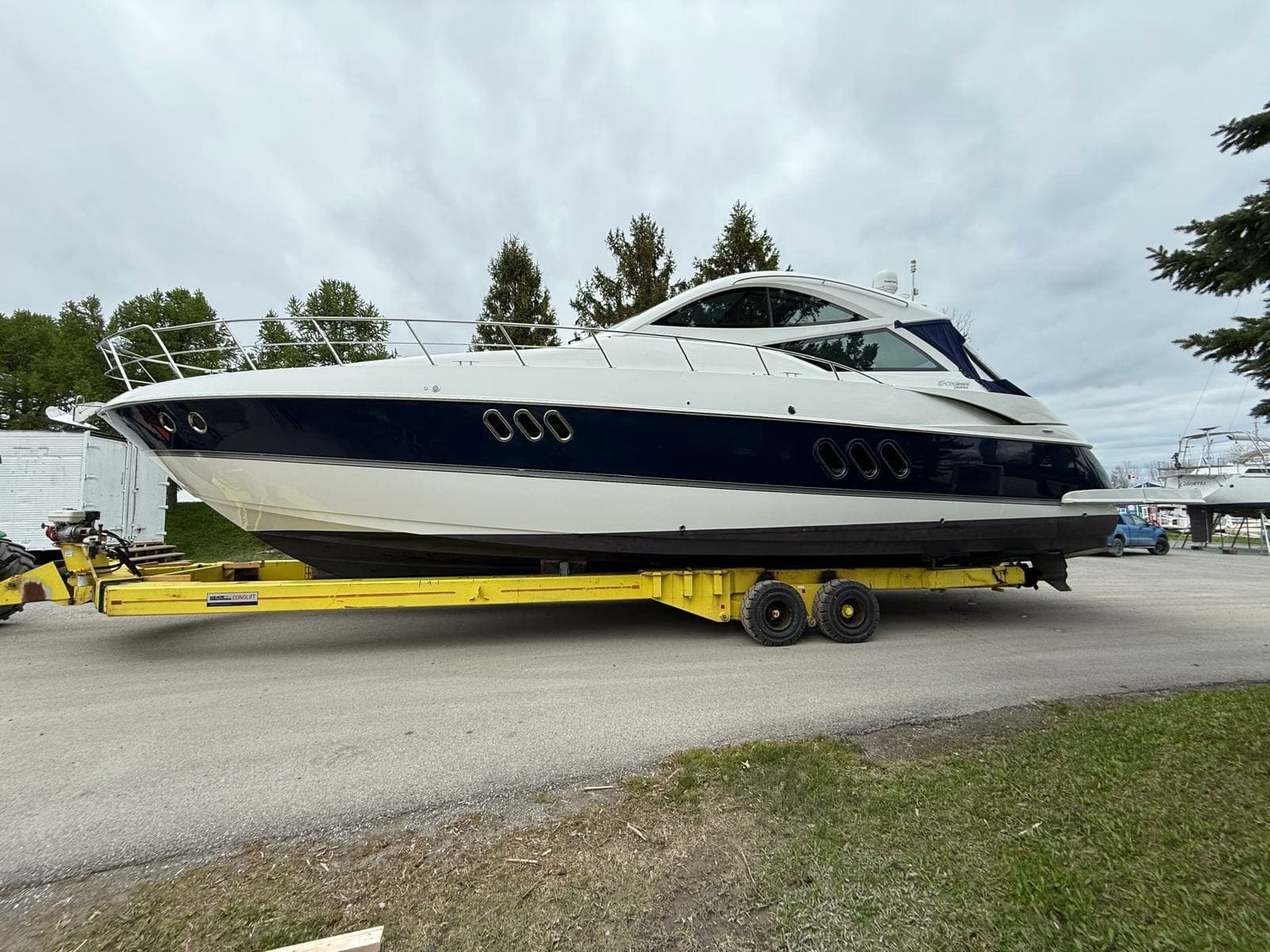 2013 Cruisers Yachts 540 Sports Coupe - Photo 2