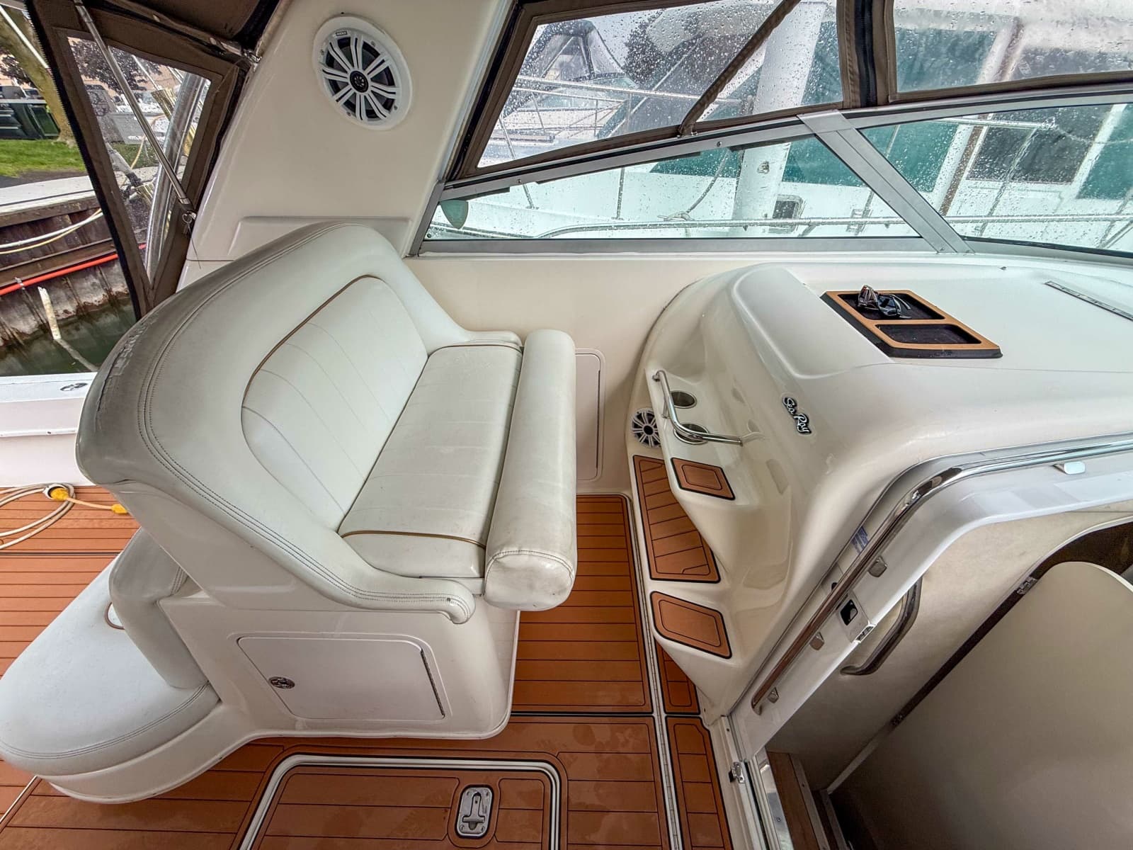 1997 Sea Ray 330 Express Cruiser - Photo 15