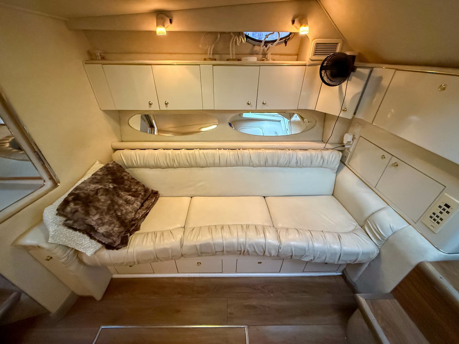 1997 Sea Ray 330 Express Cruiser - Photo 18