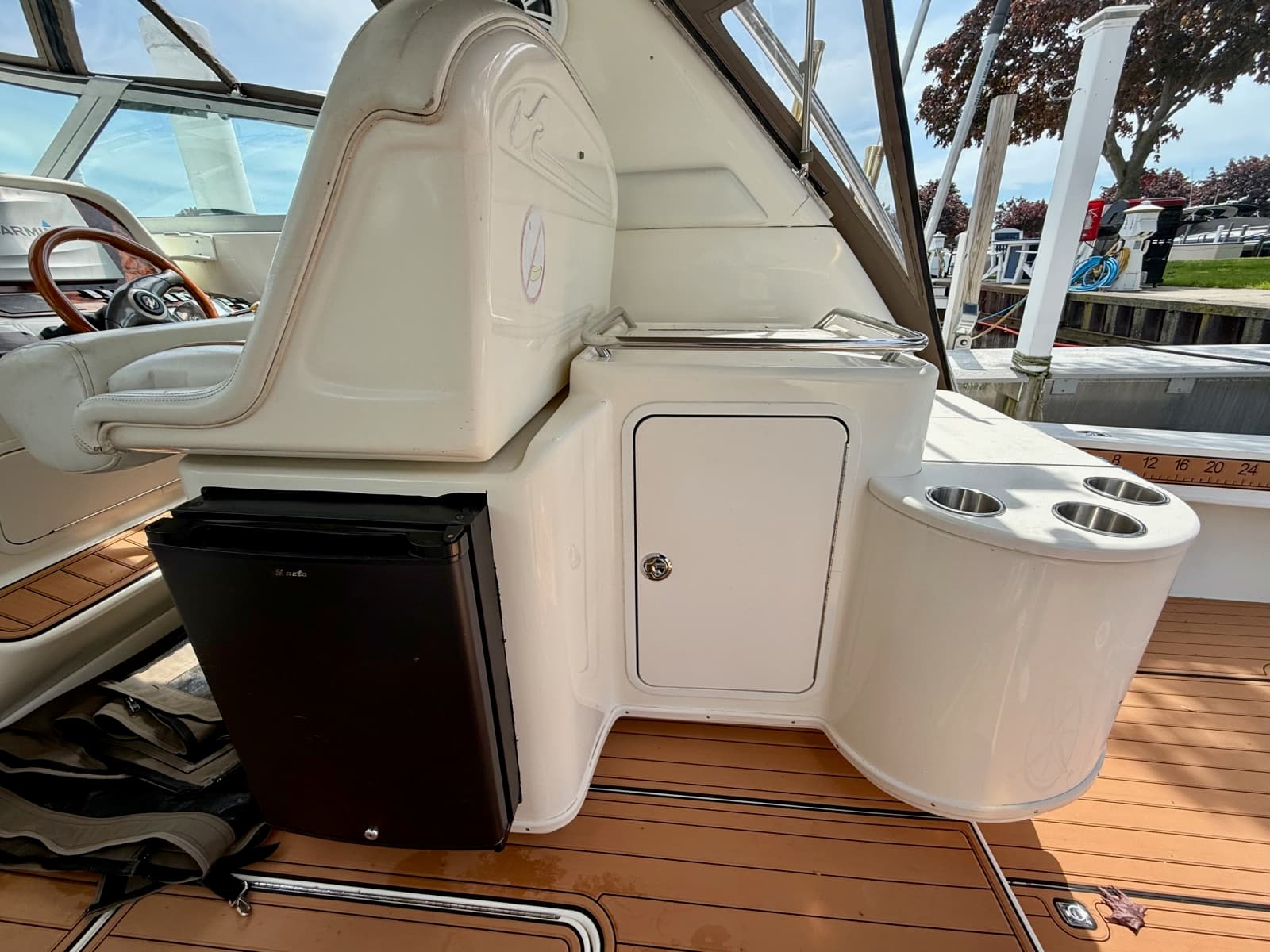 1997 Sea Ray 330 Express Cruiser - Photo 10