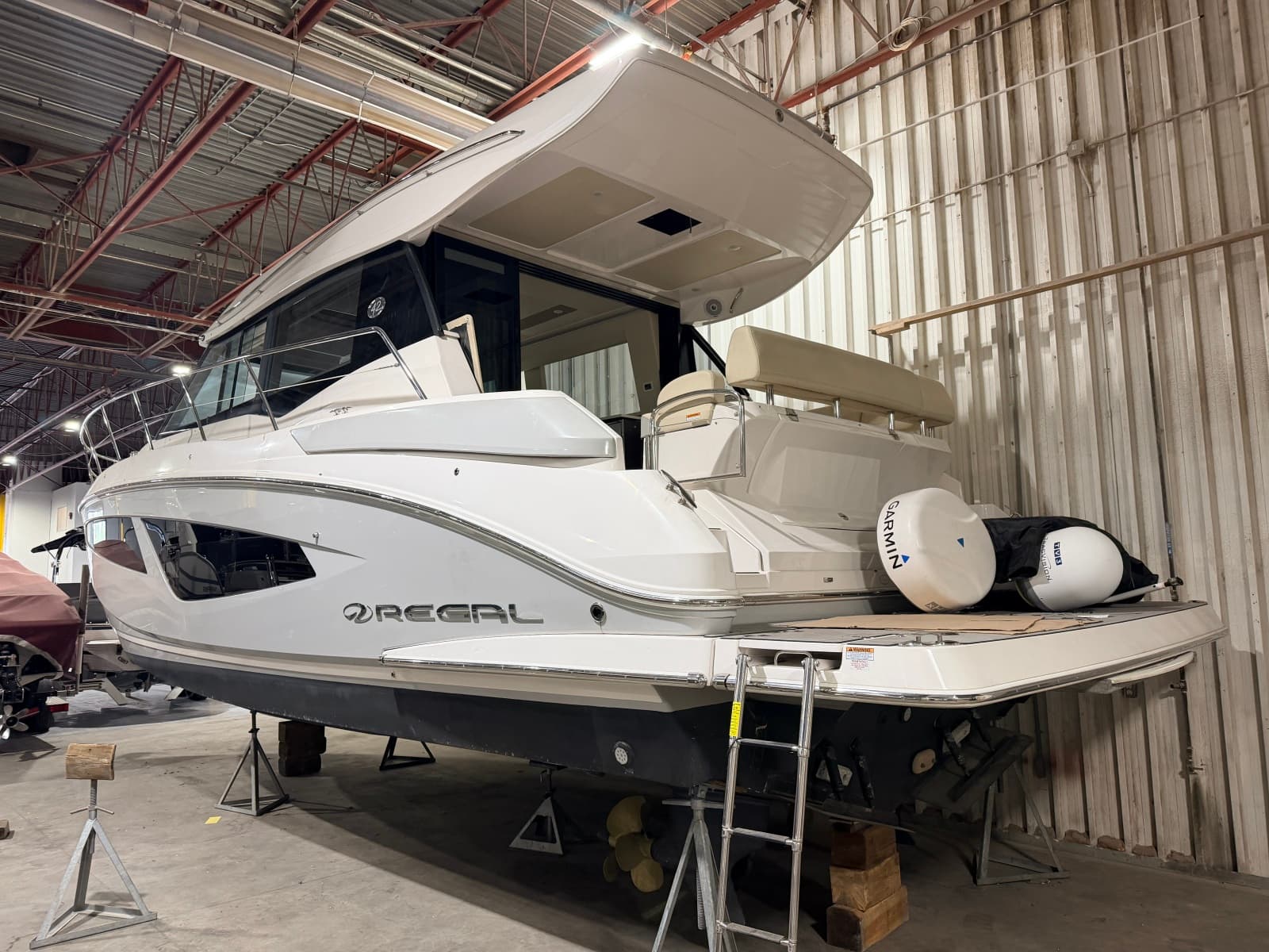 2019 Regal 42 Grande Coupe - Photo 5
