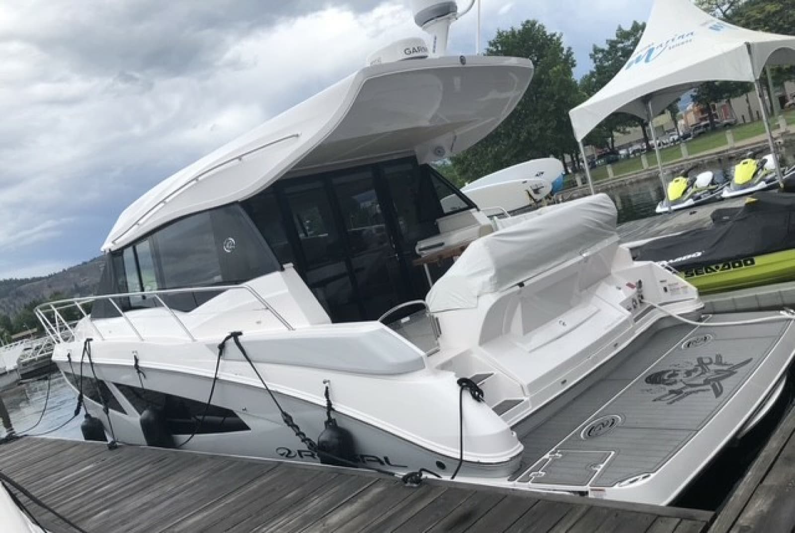 2019 Regal 42 Grande Coupe - Photo 1
