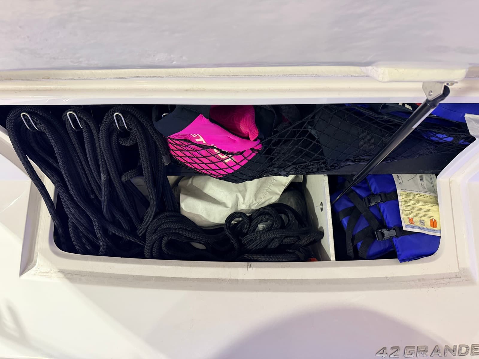 2019 Regal 42 Grande Coupe - Photo 19