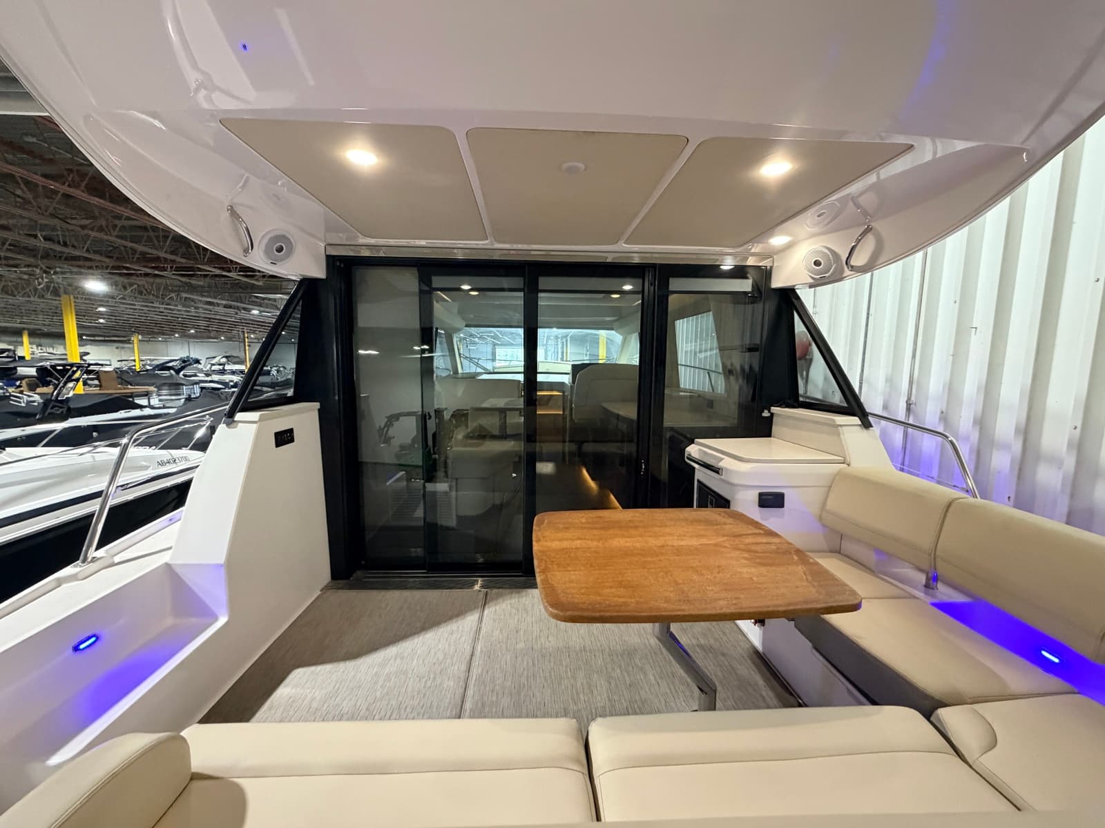 2019 Regal 42 Grande Coupe - Photo 21
