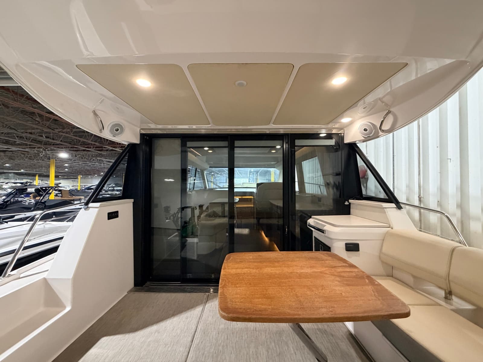 2019 Regal 42 Grande Coupe - Photo 22