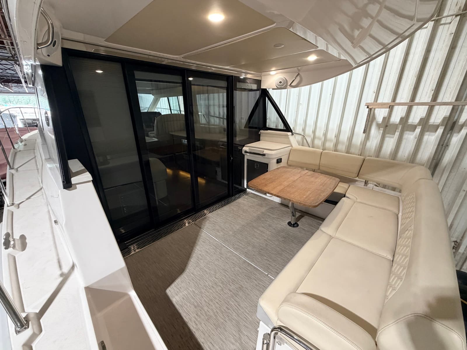 2019 Regal 42 Grande Coupe - Photo 23