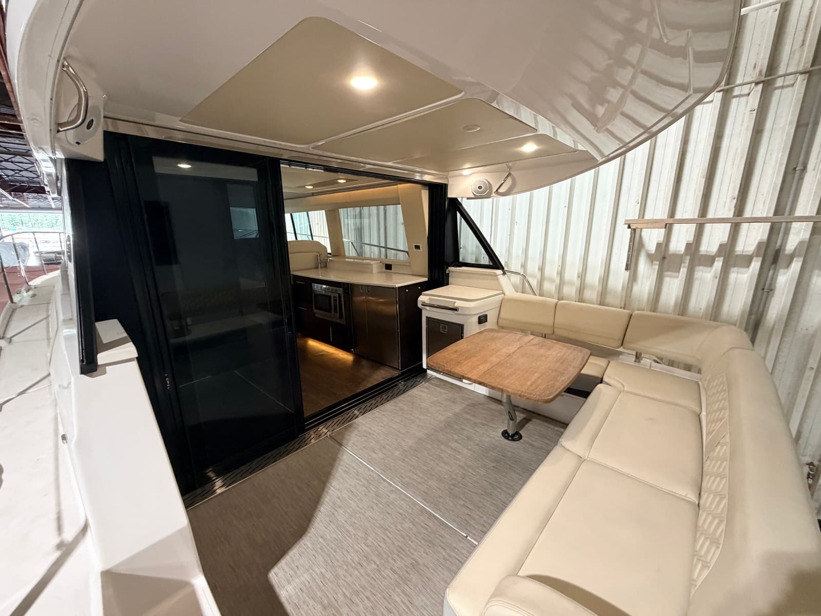 2019 Regal 42 Grande Coupe - Photo 24