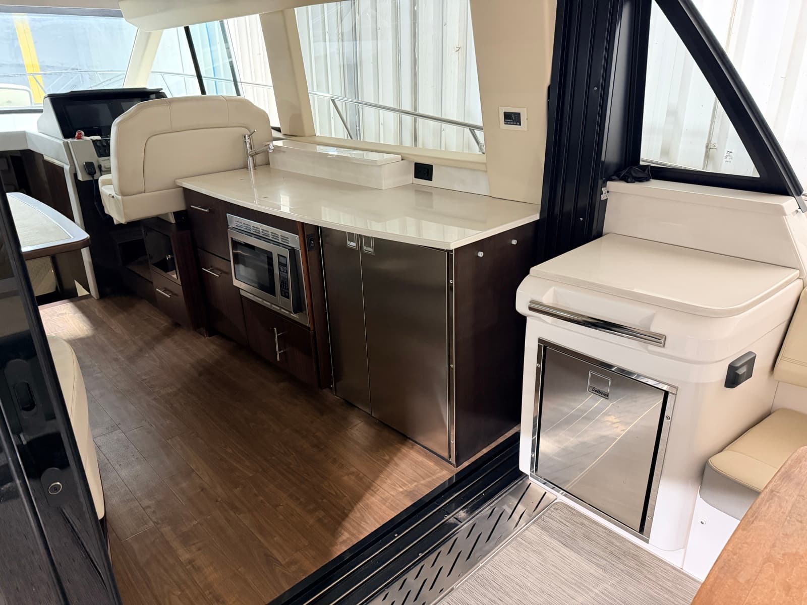 2019 Regal 42 Grande Coupe - Photo 25