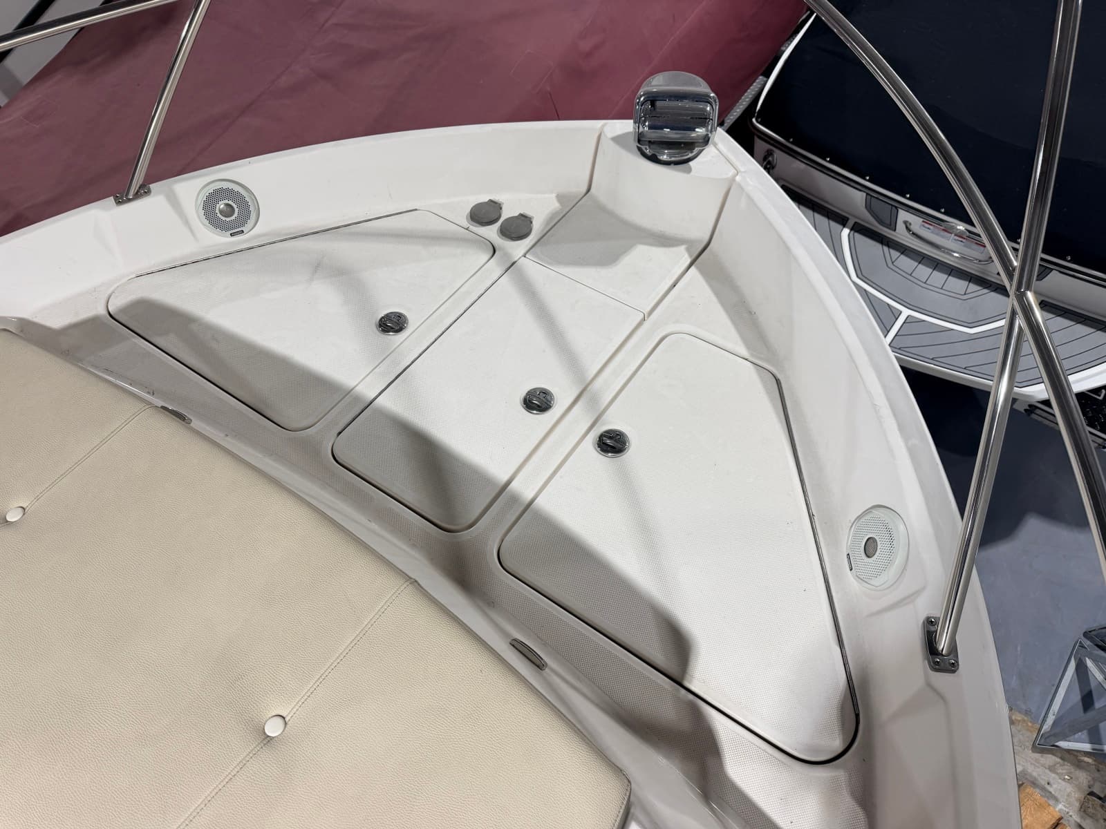 2019 Regal 42 Grande Coupe - Photo 37