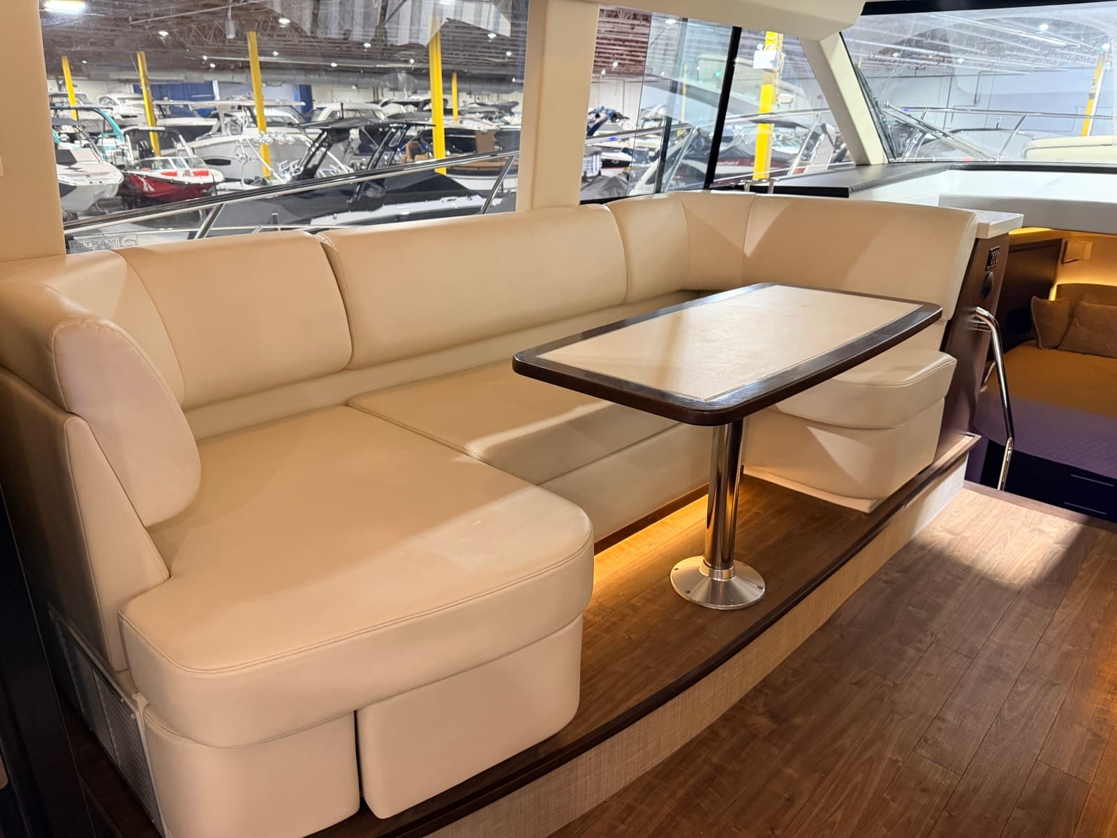 2019 Regal 42 Grande Coupe - Photo 41