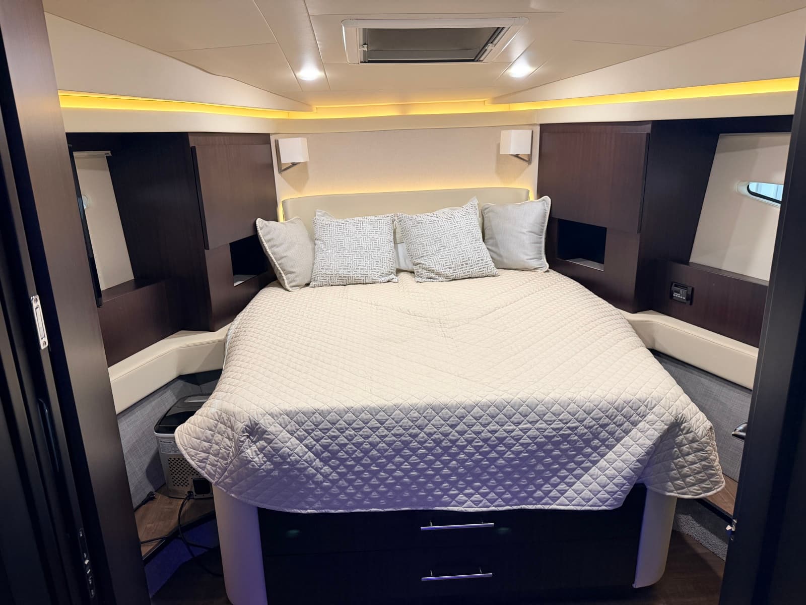 2019 Regal 42 Grande Coupe - Photo 70