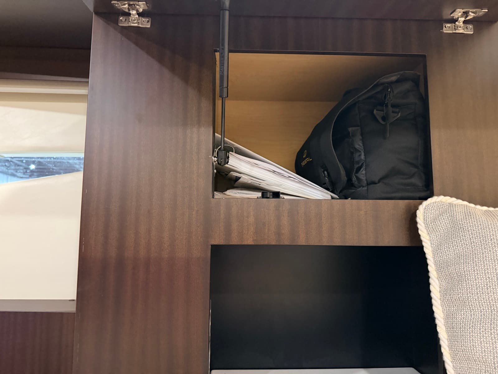 2019 Regal 42 Grande Coupe - Photo 74