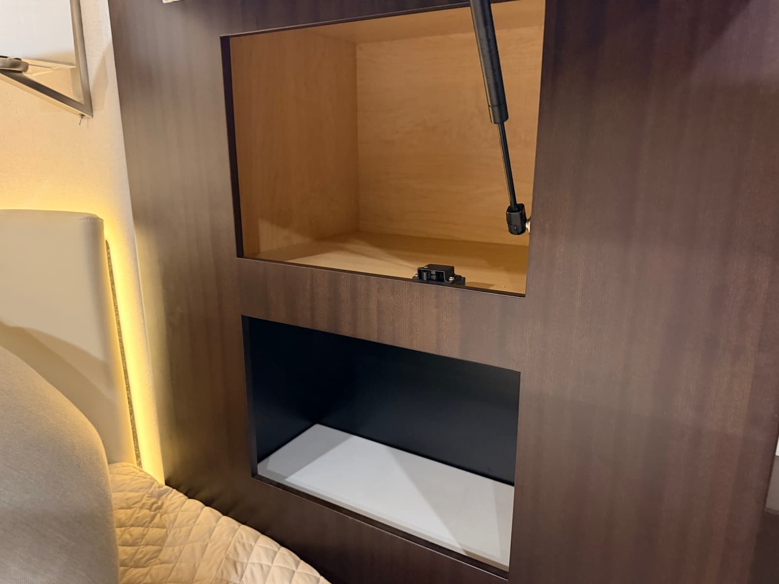 2019 Regal 42 Grande Coupe - Photo 75