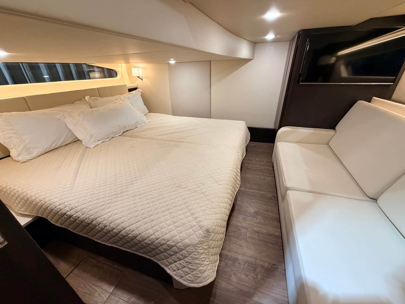 2019 Regal 42 Grande Coupe - Photo 85