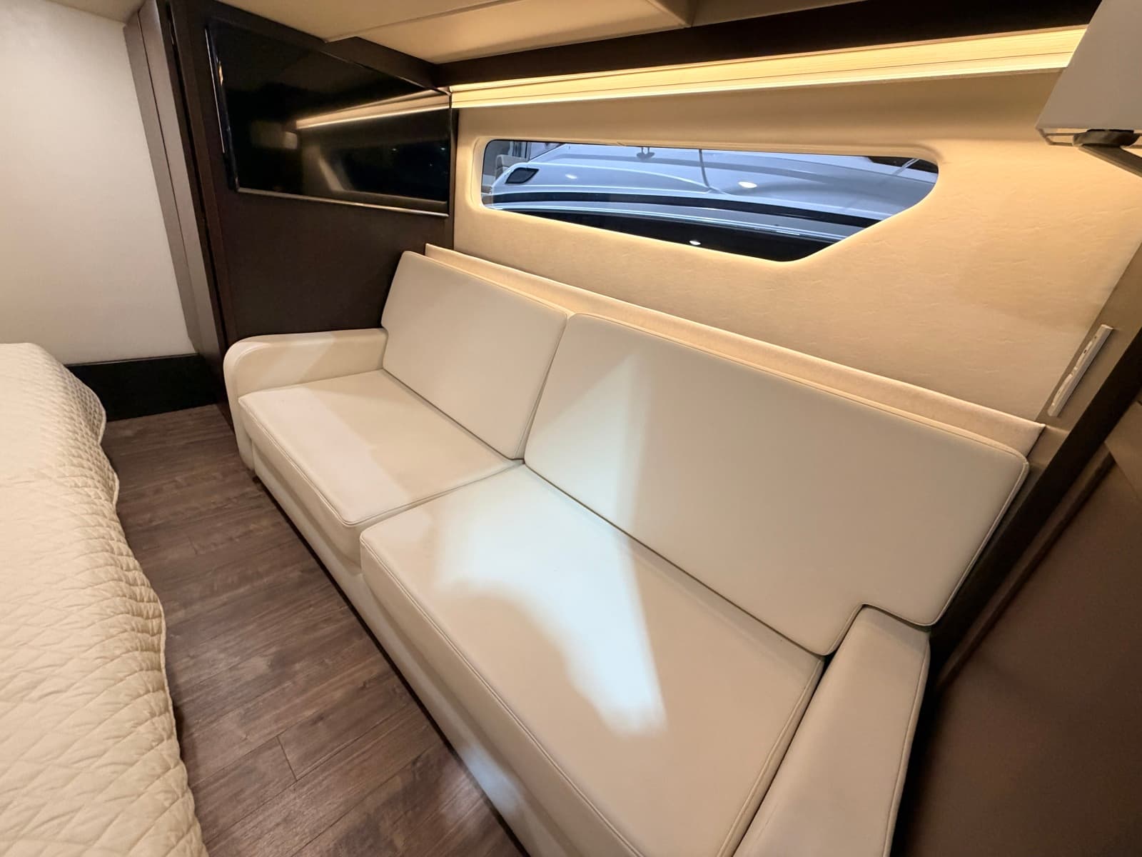 2019 Regal 42 Grande Coupe - Photo 87
