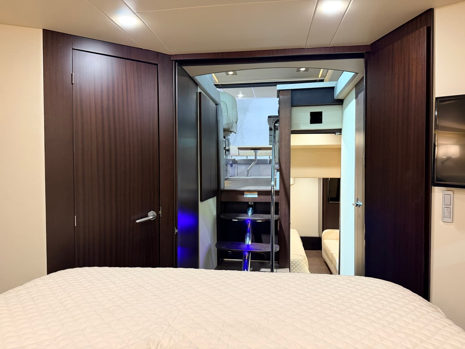 2019 Regal 42 Grande Coupe - Photo 93