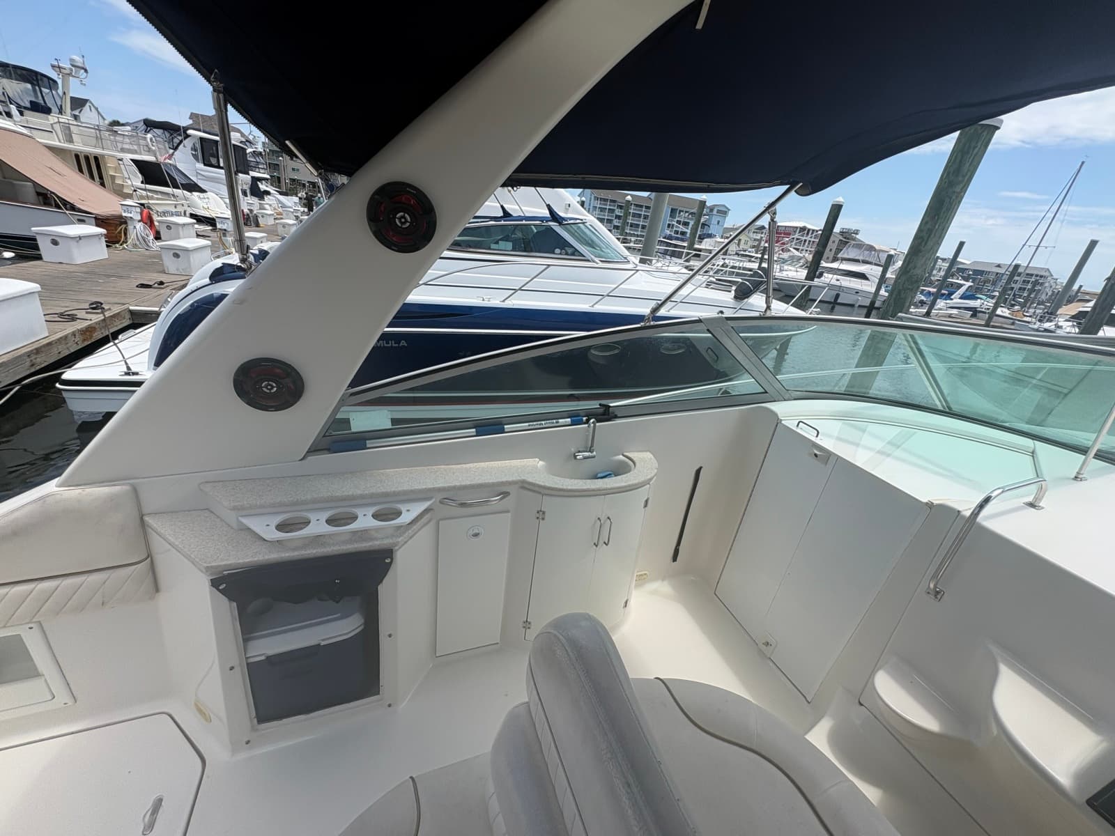 2000 Monterey 322 Cruiser - Photo 9