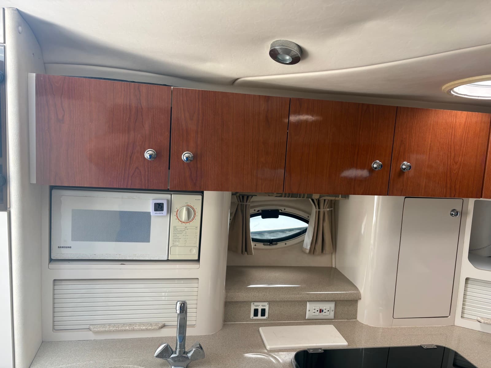 2000 Monterey 322 Cruiser - Photo 23