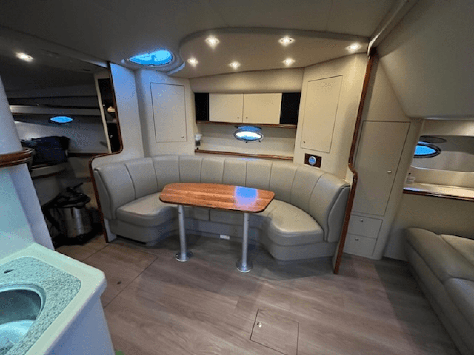 2002 Cruisers Yachts 3672 - Photo 33