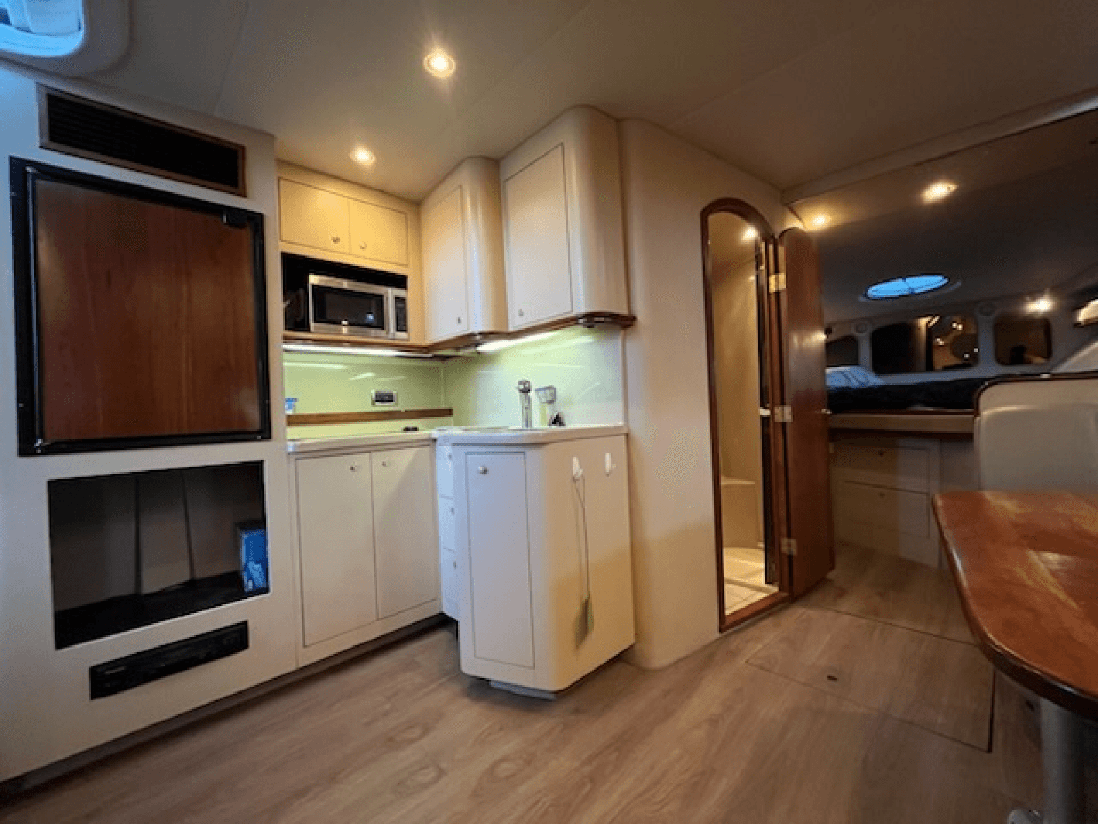 2002 Cruisers Yachts 3672 - Photo 31