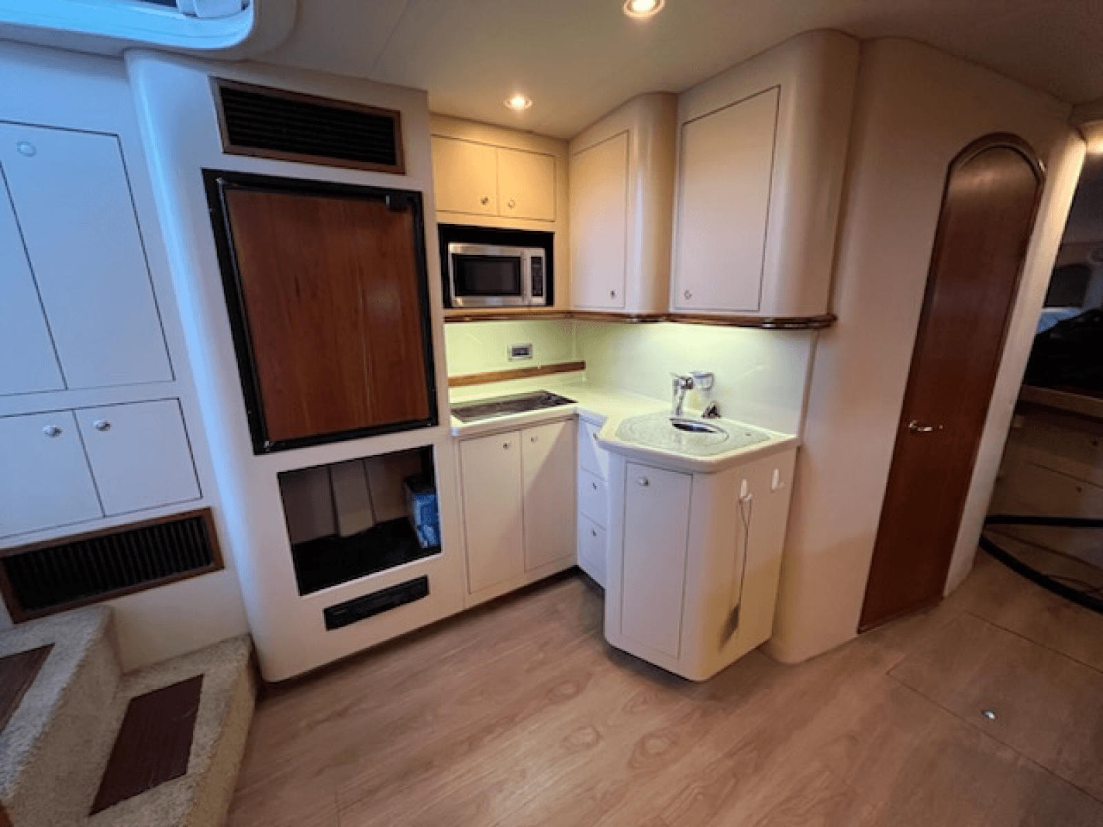 2002 Cruisers Yachts 3672 - Photo 30