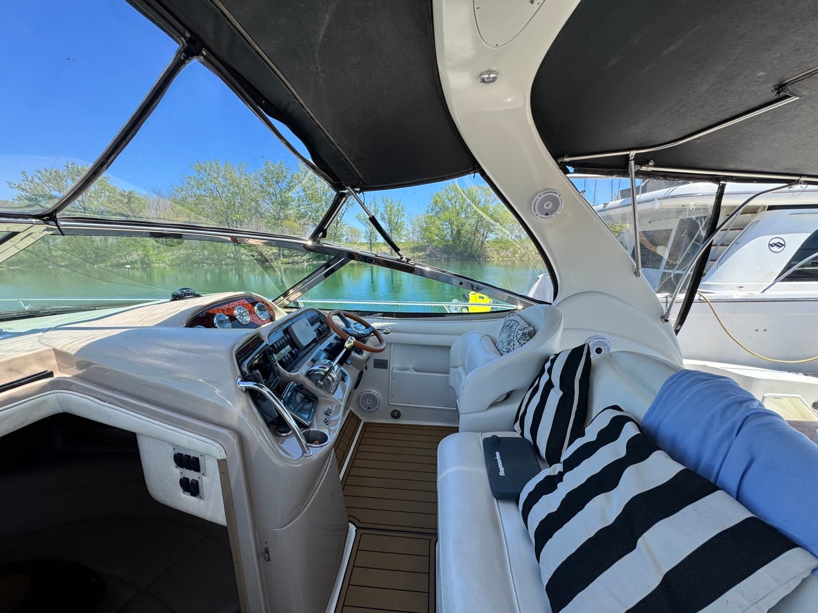 2003 Sea Ray 360 Sundancer - Photo 12
