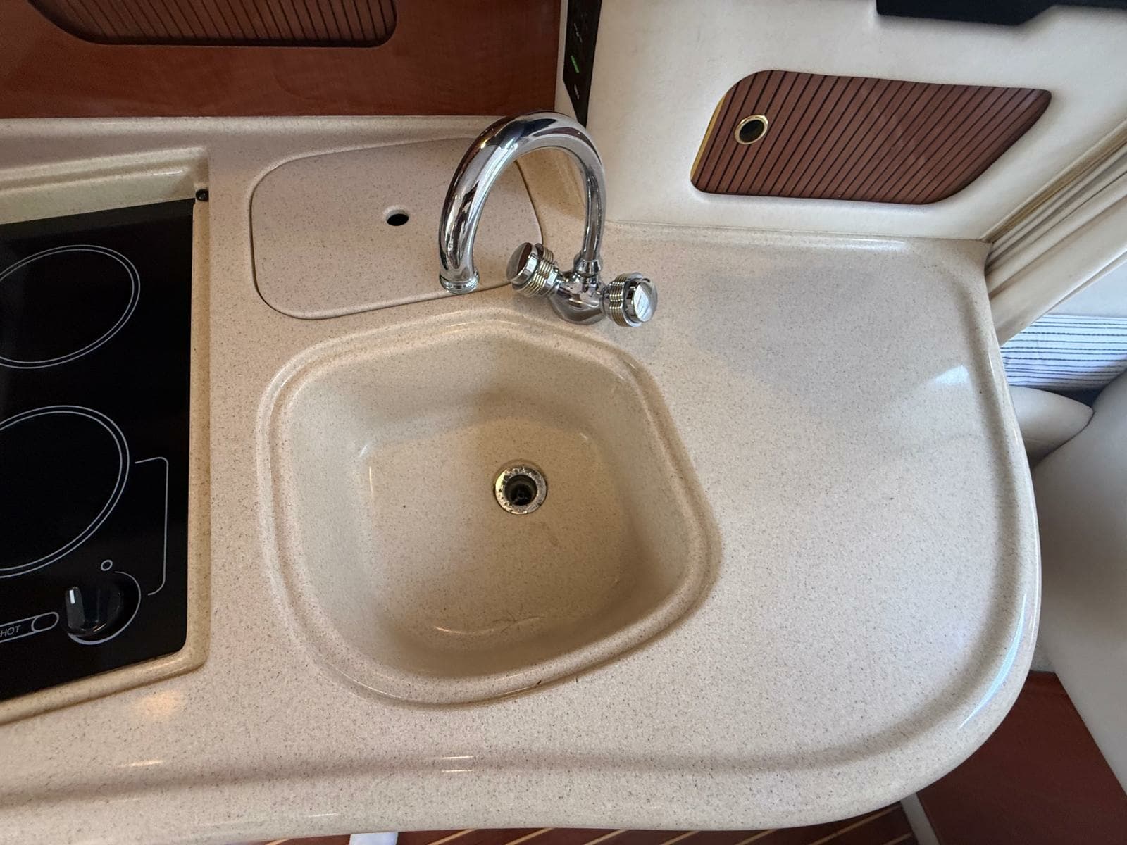 2002 Sea Ray 340 Sundancer - Photo 60