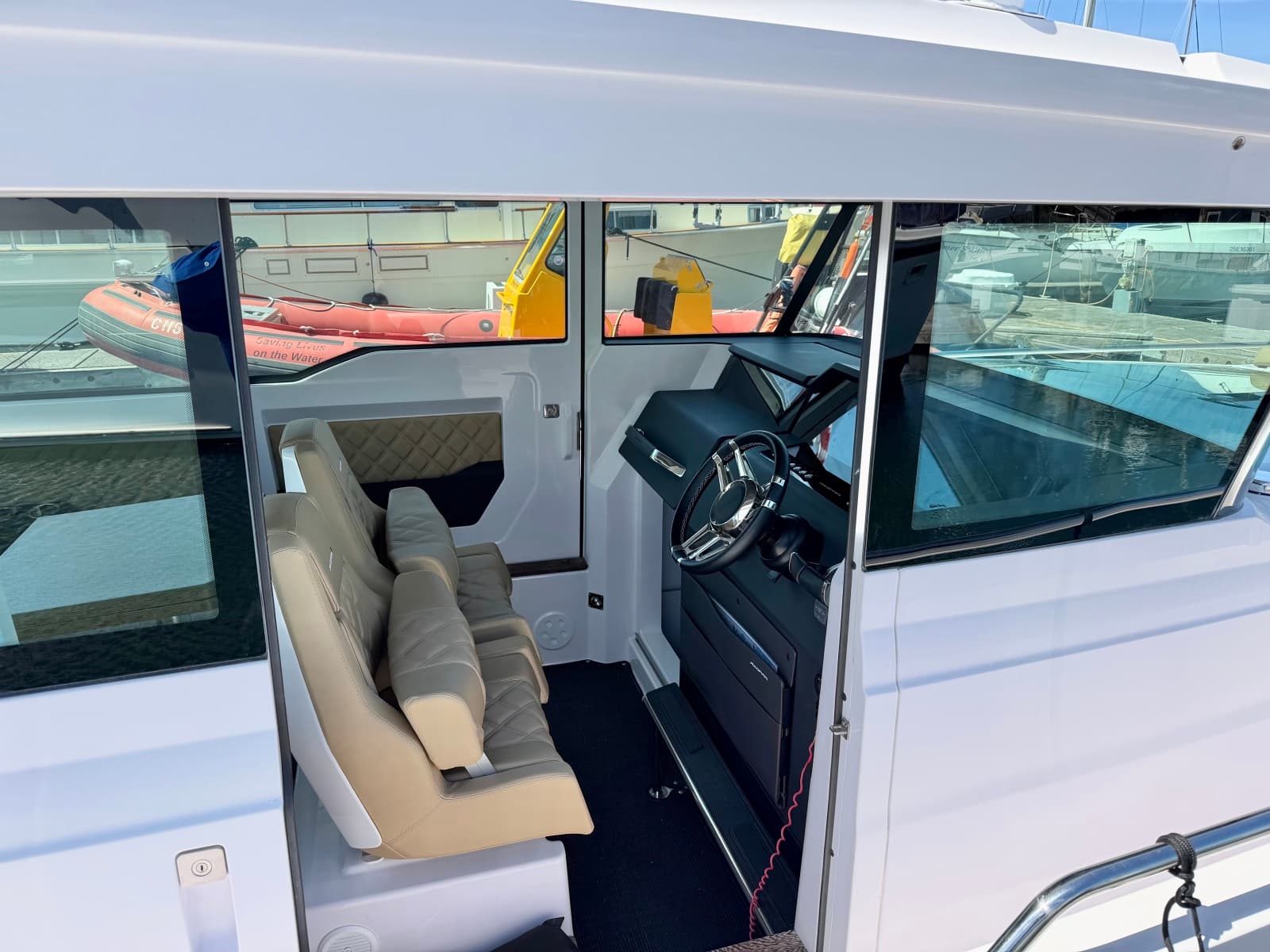 2020 Axopar 37 XC - Photo 23