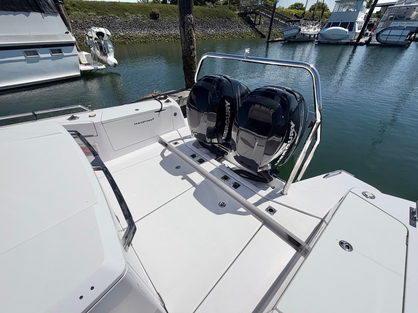 2020 Axopar 37 XC - Photo 11