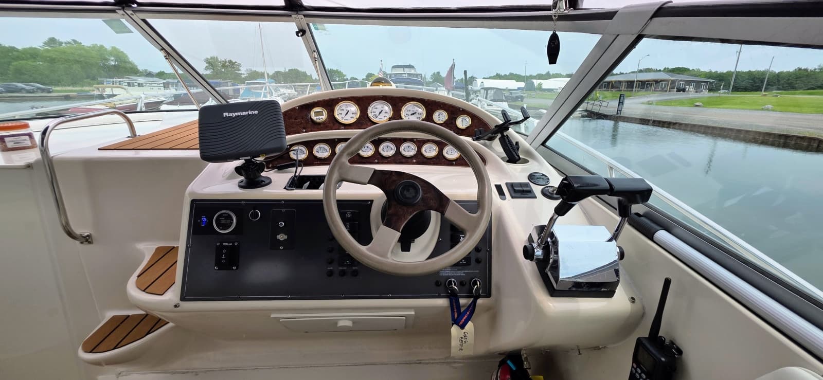 1999 Monterey 322 CR - Photo 13