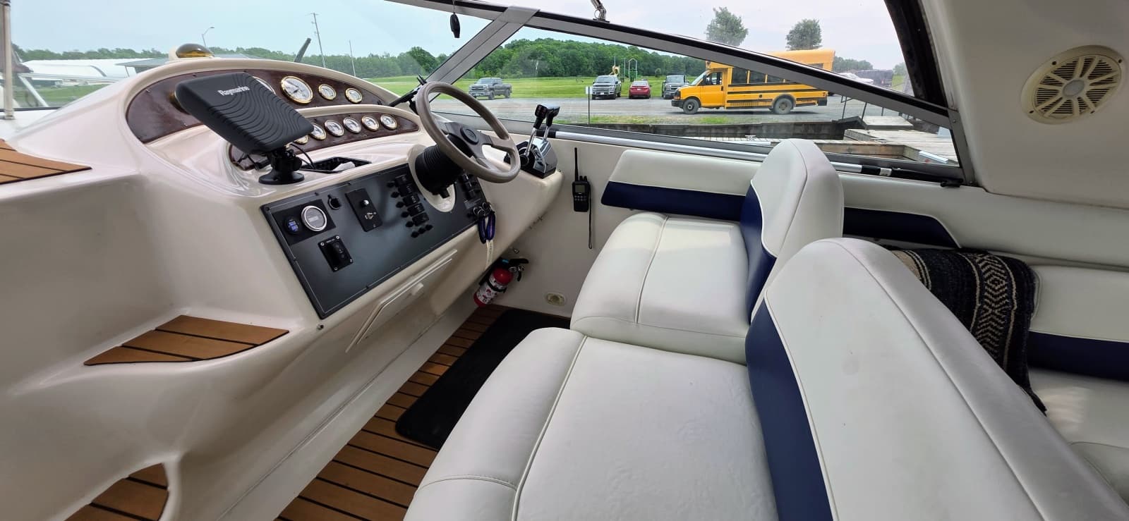 1999 Monterey 322 CR - Photo 12