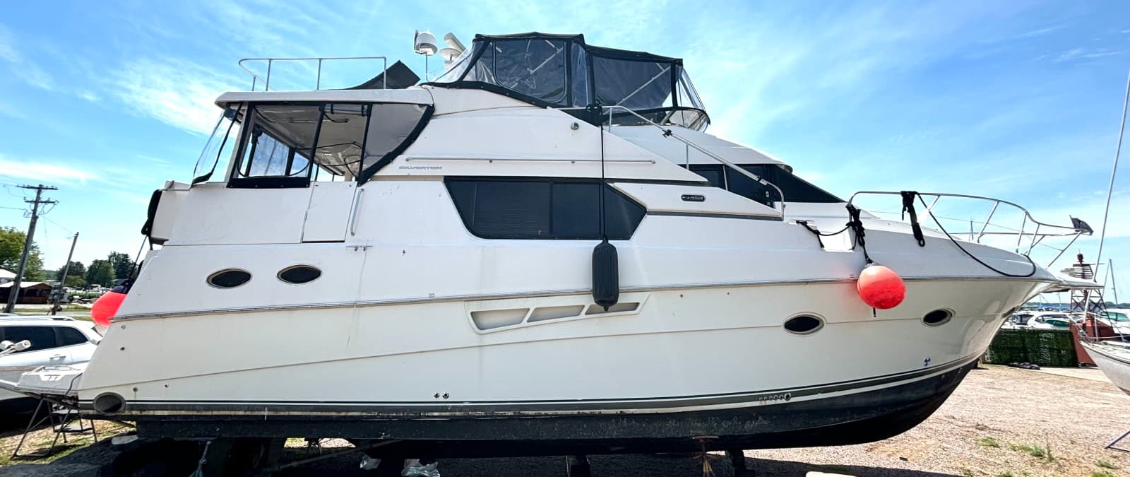 1999 Silverton 453 Motor Yacht - Photo 2