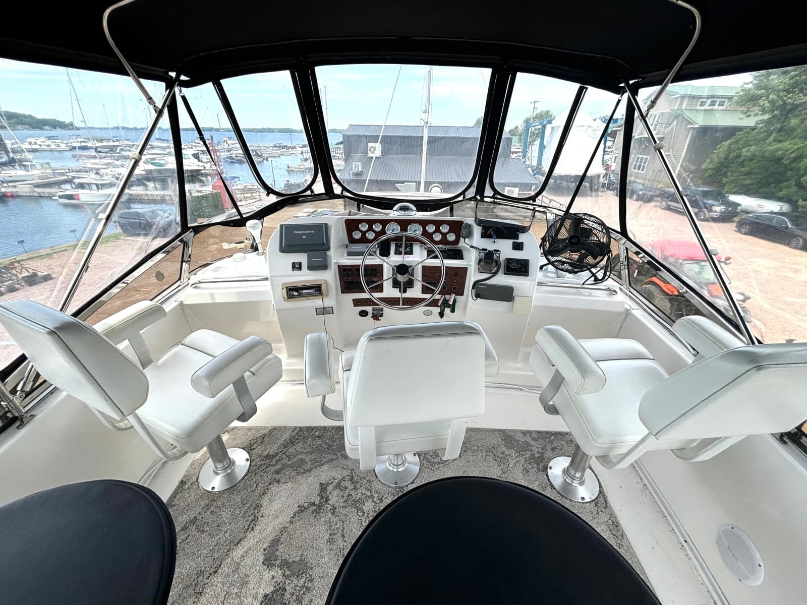 1999 Silverton 453 Motor Yacht - Photo 11