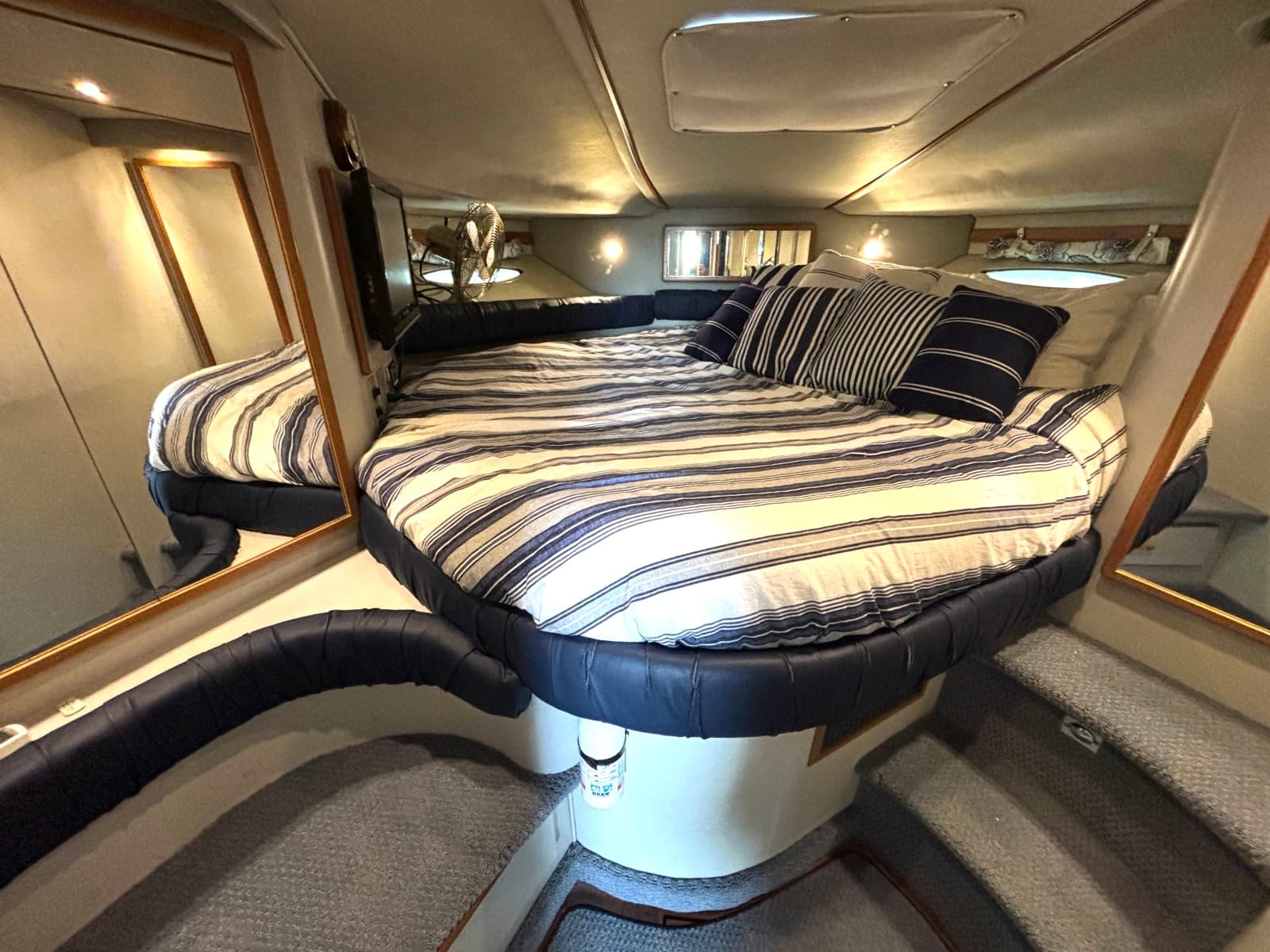 1991 Sea Ray 400 Express Cruiser - Photo 34