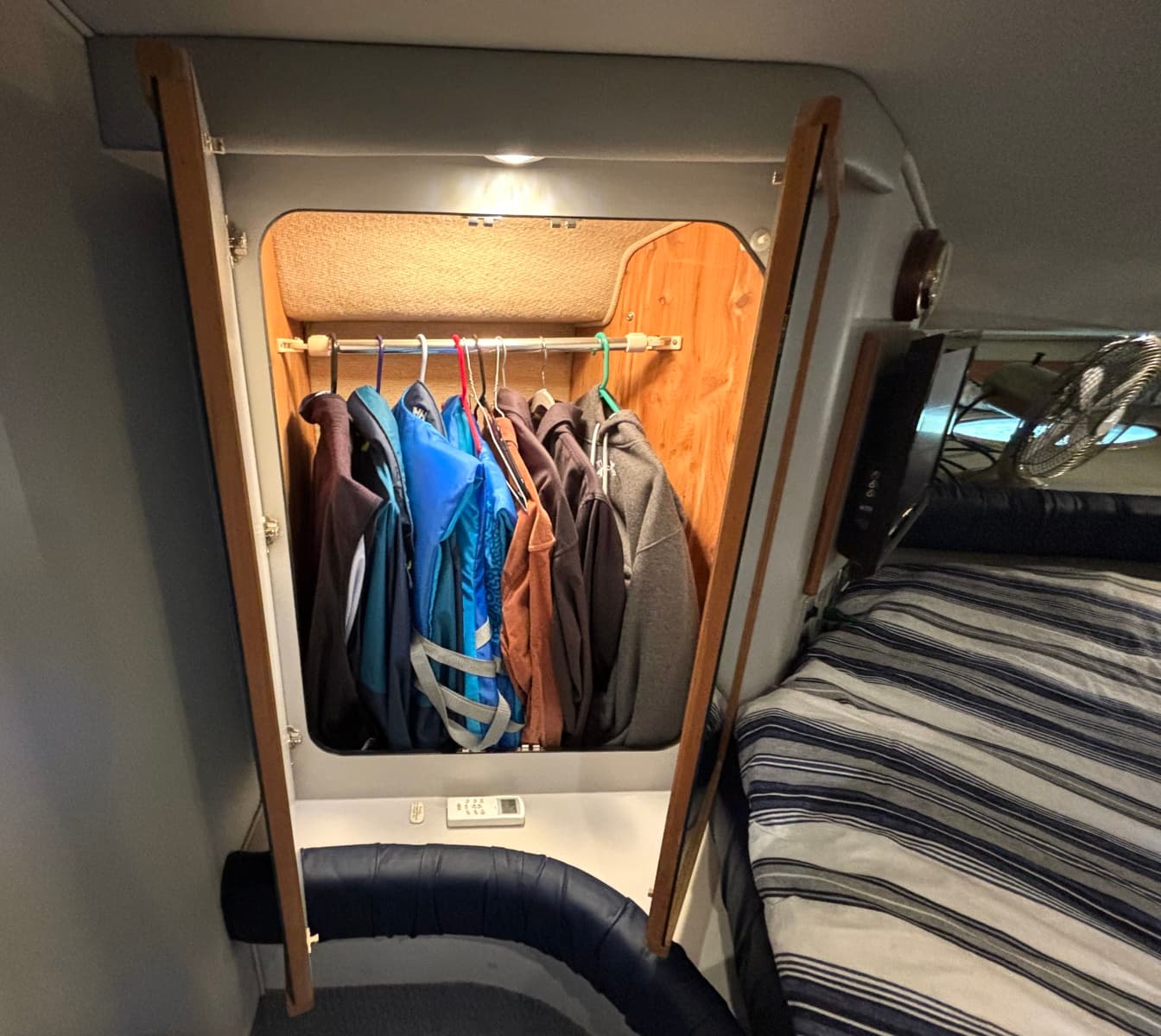 1991 Sea Ray 400 Express Cruiser - Photo 38