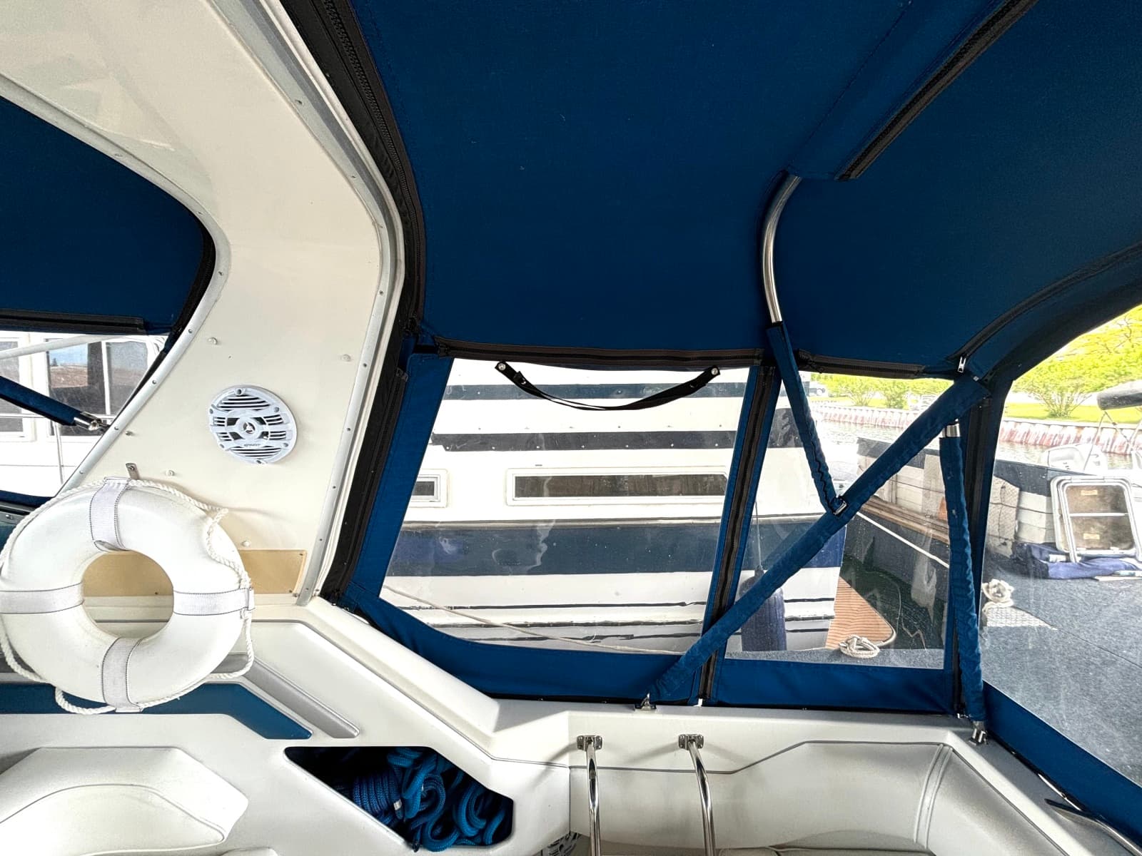 1991 Sea Ray 400 Express Cruiser - Photo 17