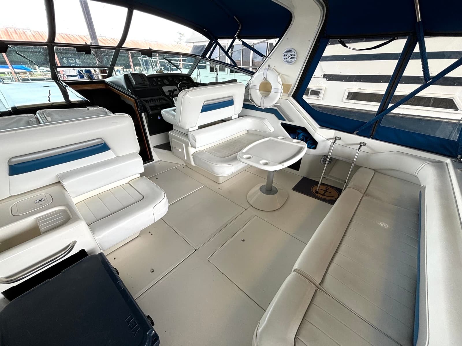 1991 Sea Ray 400 Express Cruiser - Photo 13