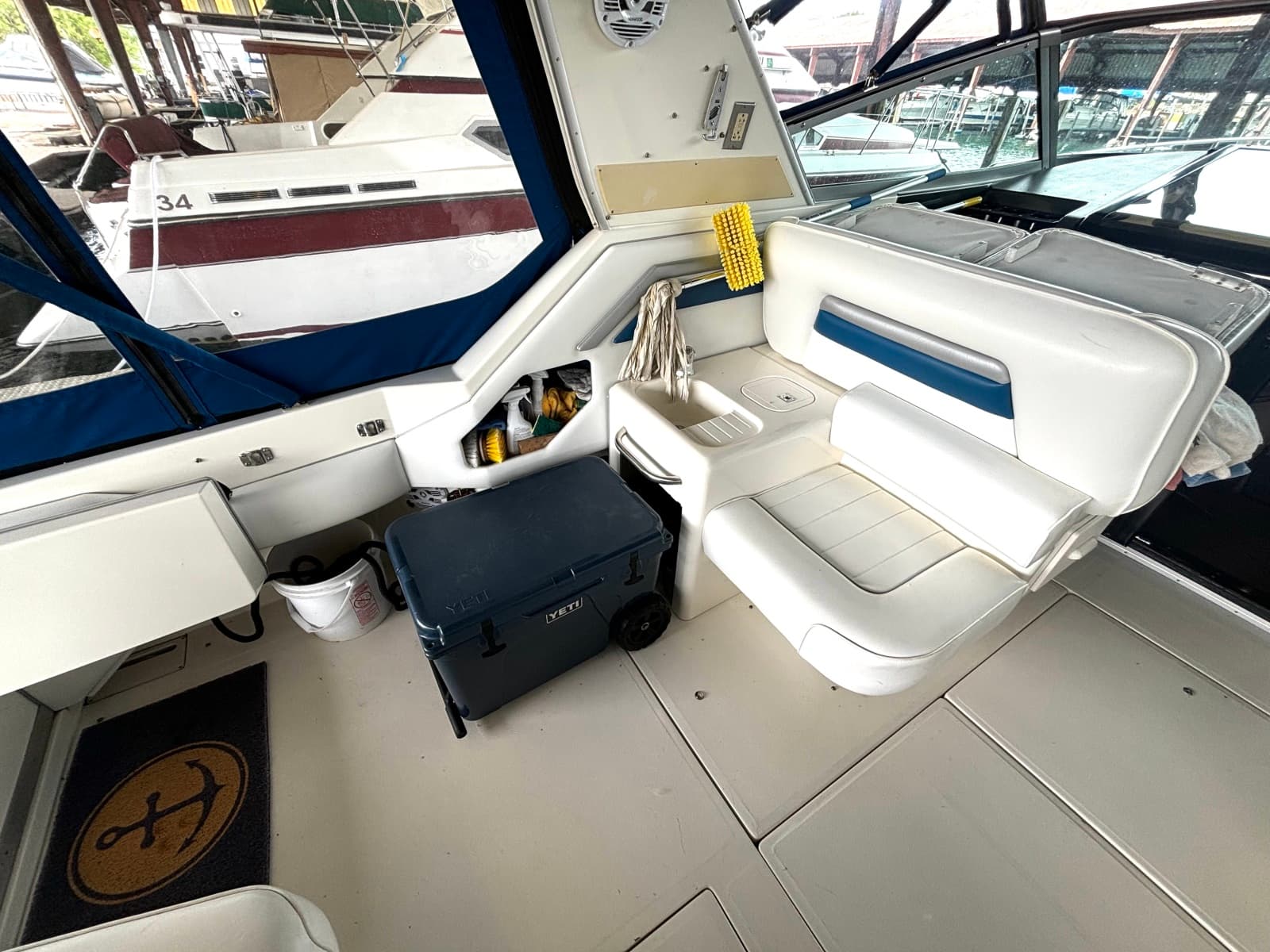 1991 Sea Ray 400 Express Cruiser - Photo 16