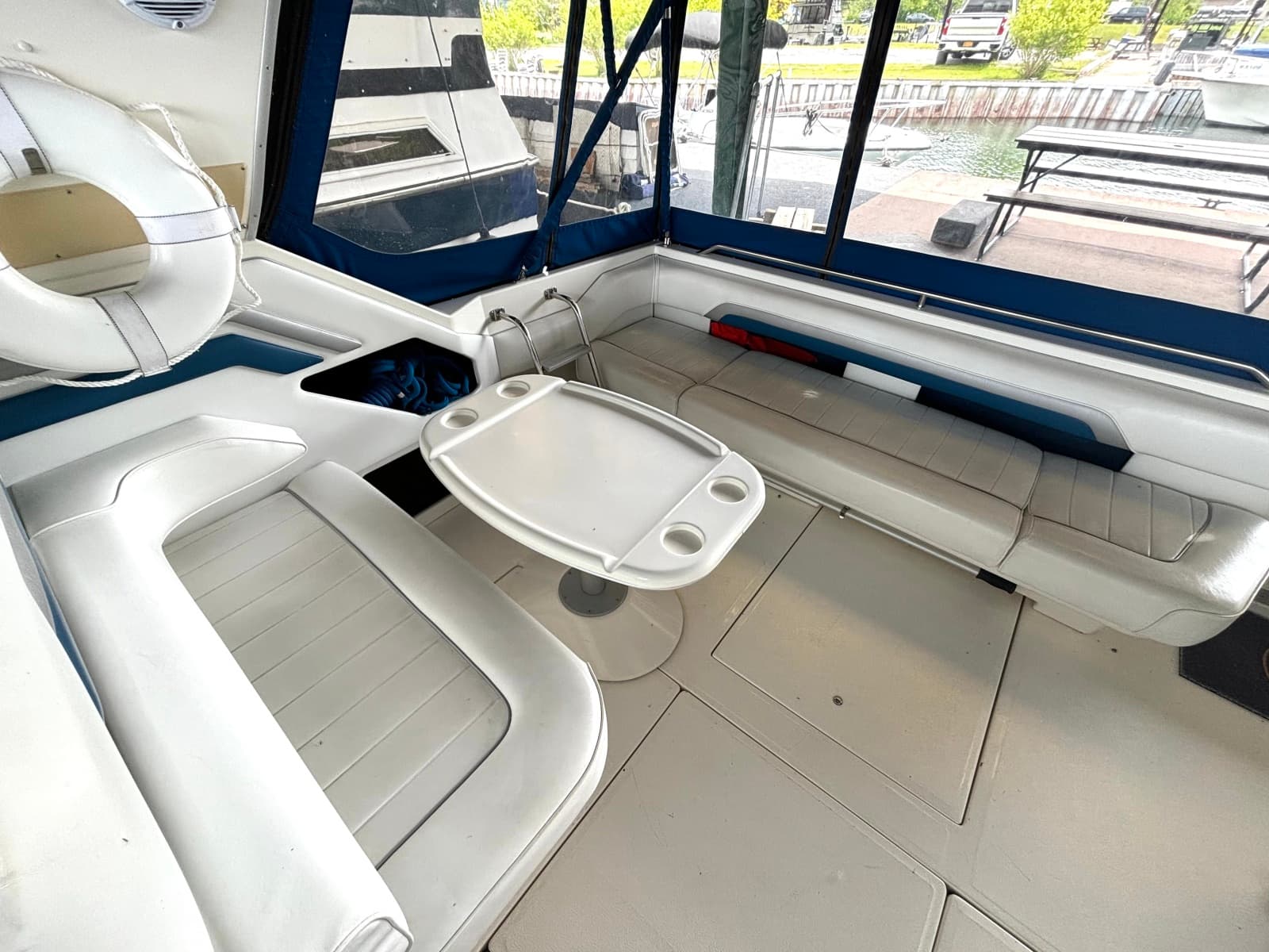 1991 Sea Ray 400 Express Cruiser - Photo 14