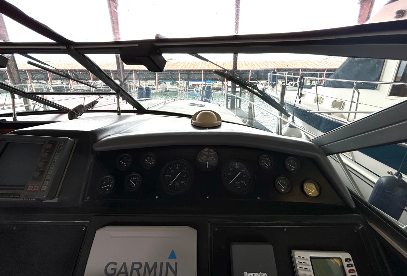 1991 Sea Ray 400 Express Cruiser - Photo 25
