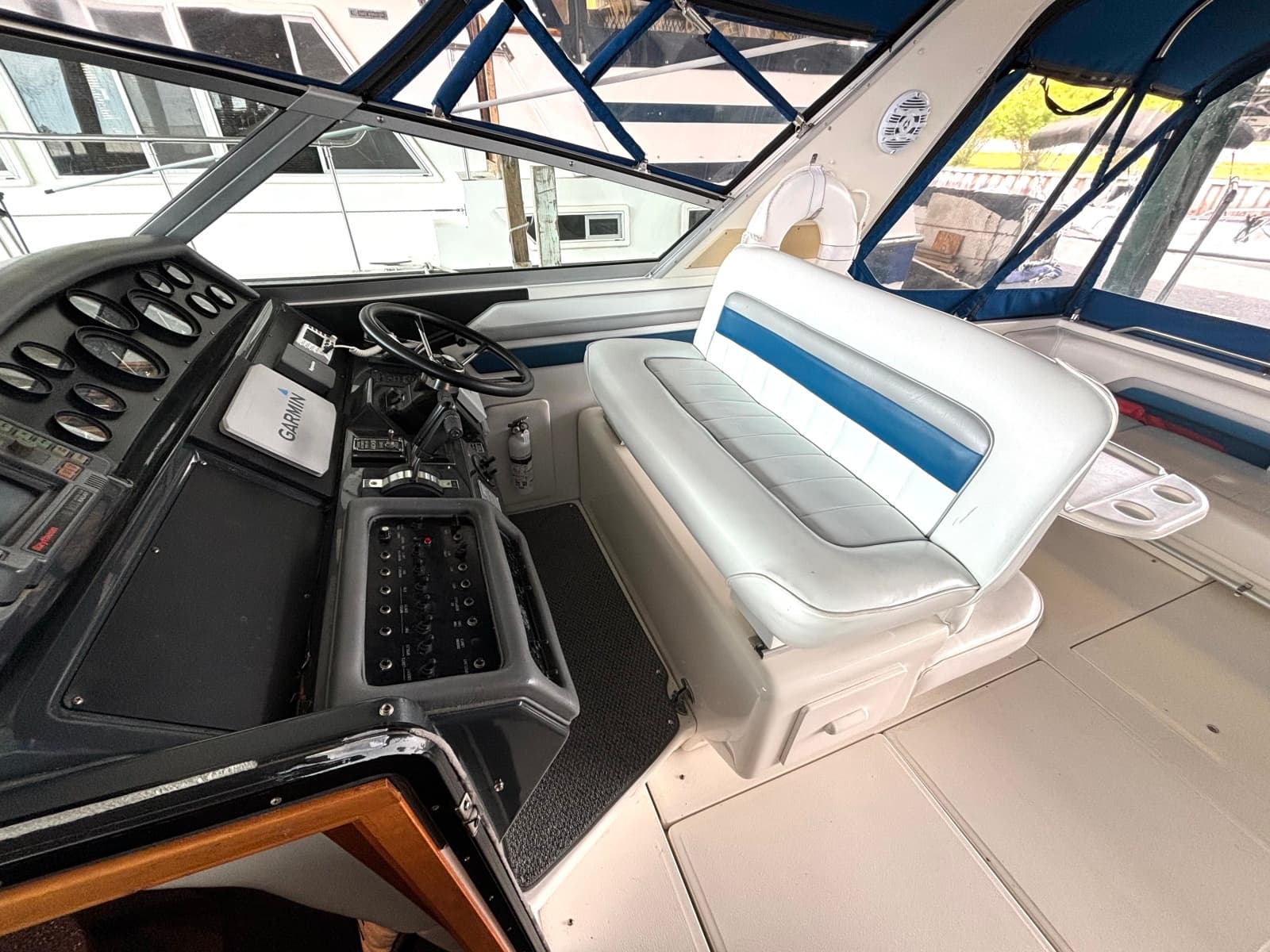 1991 Sea Ray 400 Express Cruiser - Photo 21
