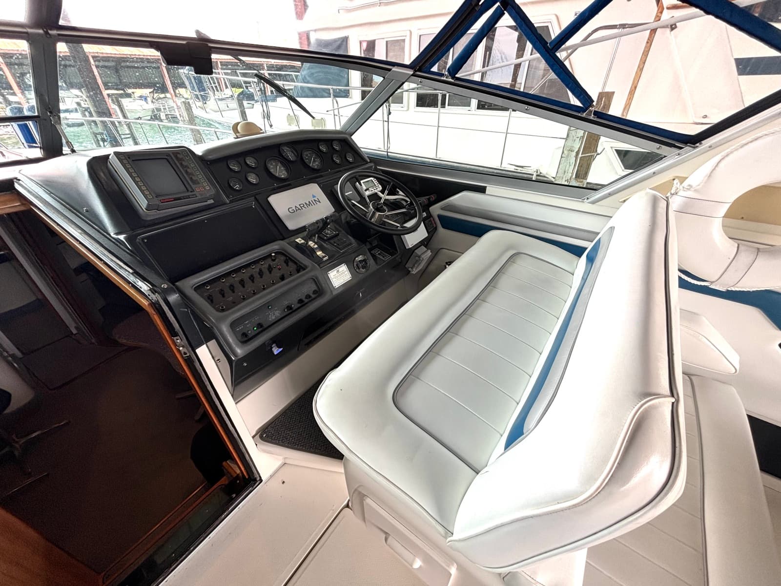 1991 Sea Ray 400 Express Cruiser - Photo 22