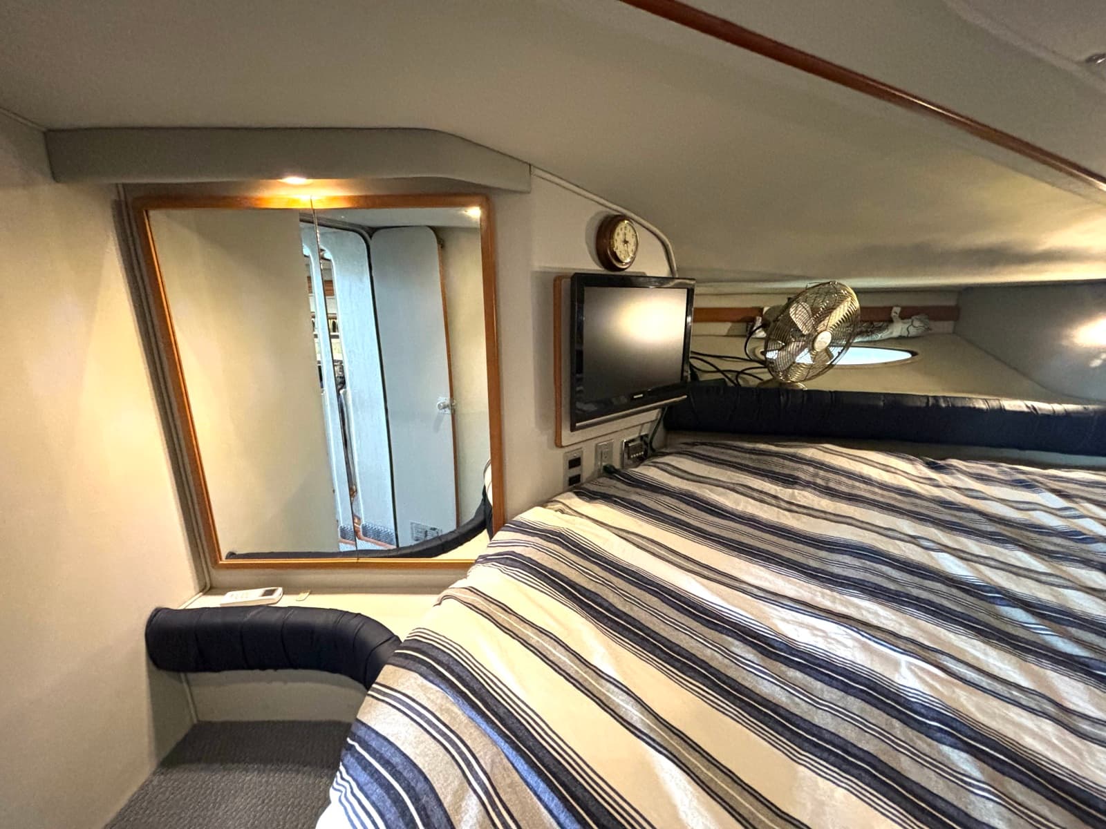 1991 Sea Ray 400 Express Cruiser - Photo 36