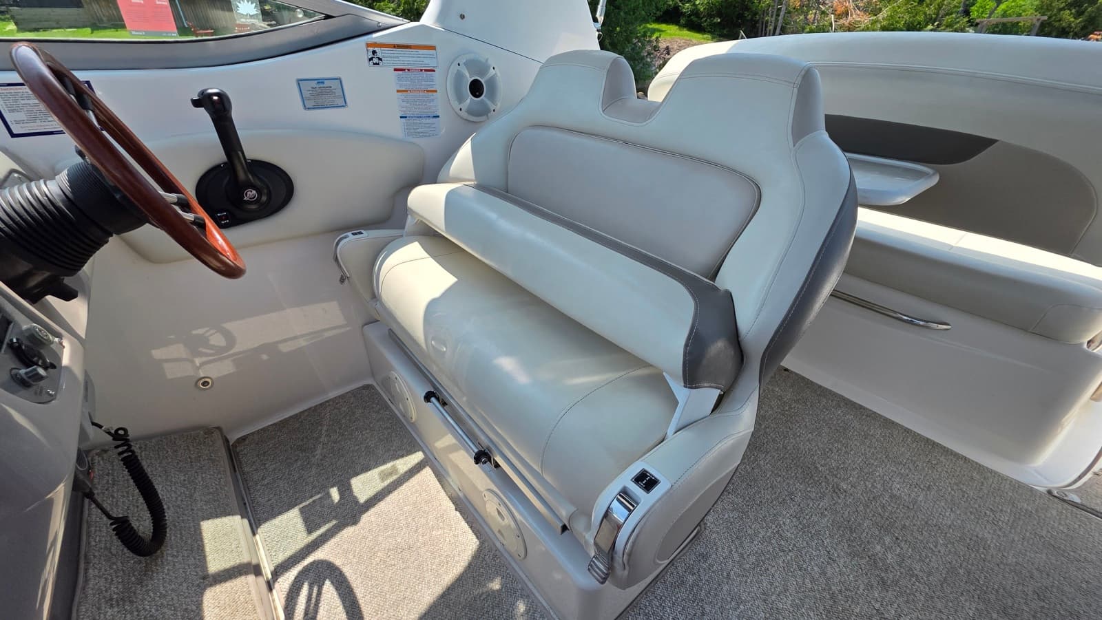 2011 Chaparral 270 Signature - Photo 14
