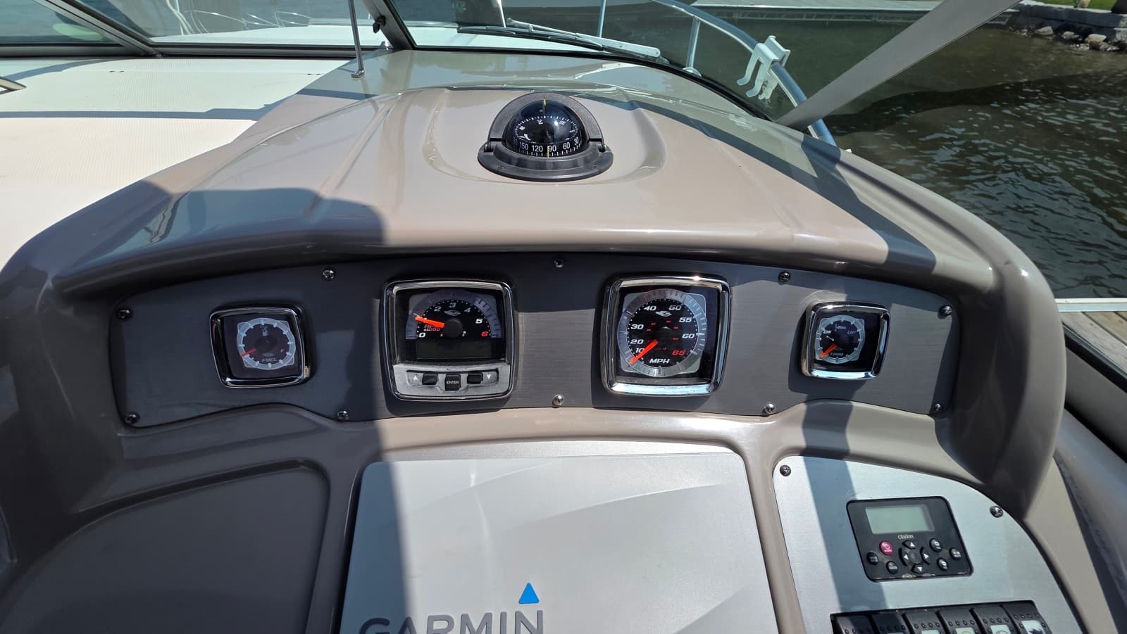 2011 Chaparral 270 Signature - Photo 17