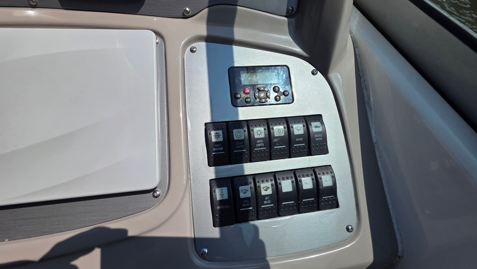 2011 Chaparral 270 Signature - Photo 18